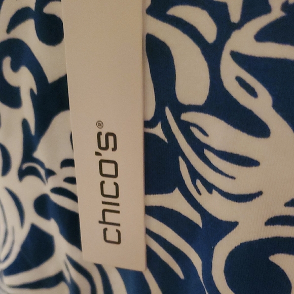 NWT Chico's Blue and White Vneck Women's Top - Picture 2 of 6